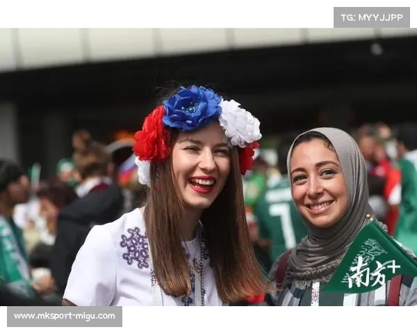 意超杯赛场球迷展示巨型TIFO，致敬米兰传奇马尔蒂尼